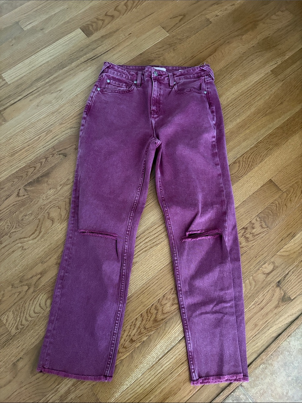 Straight-Leg Women’s Jeans in Magenta - Casual Distressed Style
